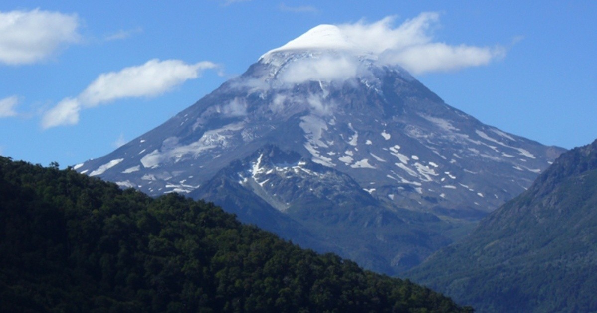 Park rangers rescued an injured woman in the Lanín volcano