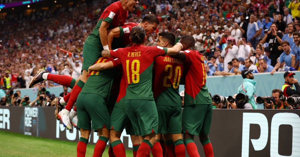 Portugal venció 2-0 a Uruguay y es el tercer clasificado a octavos de final