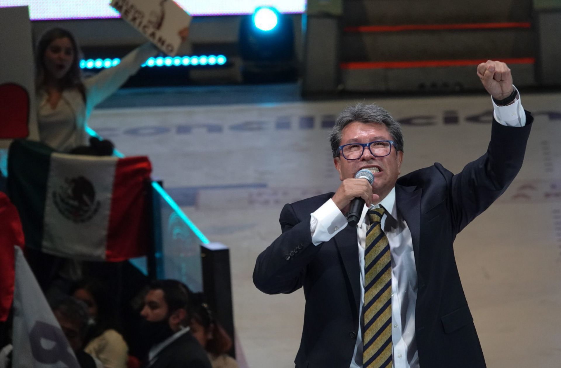 Ricardo Monreal está negociando candidatura con Va por México