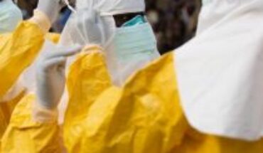 Uganda cierra escuelas para frenar brote de ébola