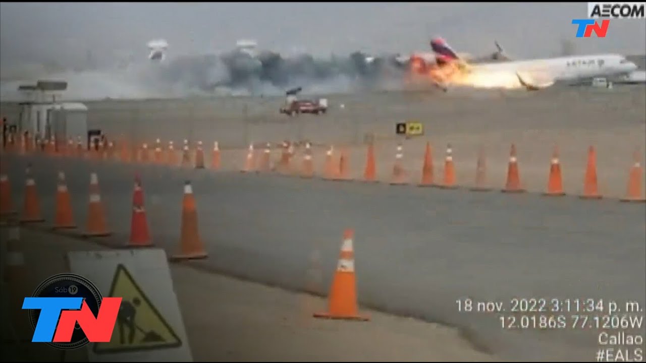 PERÚ I Impresionante accidente entre un autobomba y un avión. Murieron dos bomberos