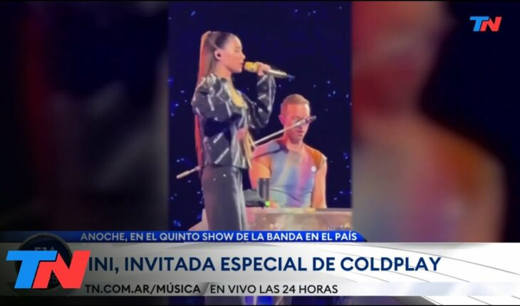Video: Tini Stoessel brilló en el escenario junto a Coldplay y se abrazó con Chris Martin