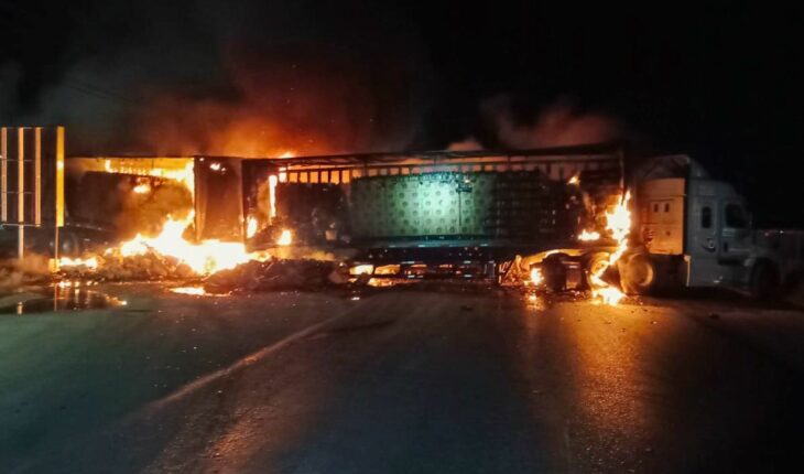 Bloquean carreteras e incendian vehículos por intento de fuga en penal