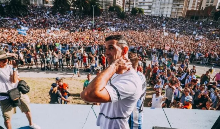 Emiliano “Dibu” Martínez fue recibido por una multitud en Mar del Plata