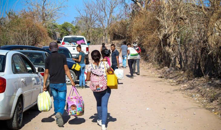 Families of El Durazno flee after attack that left 7 dead