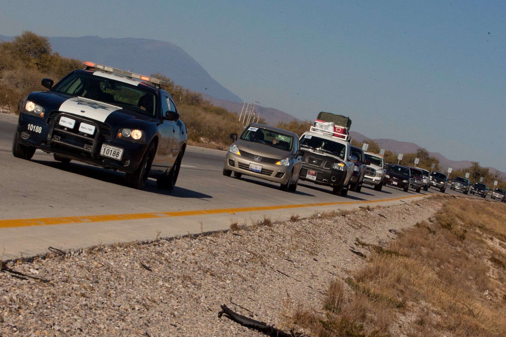 Grupo armado asalta a caravana de paisanos en Zacatecas