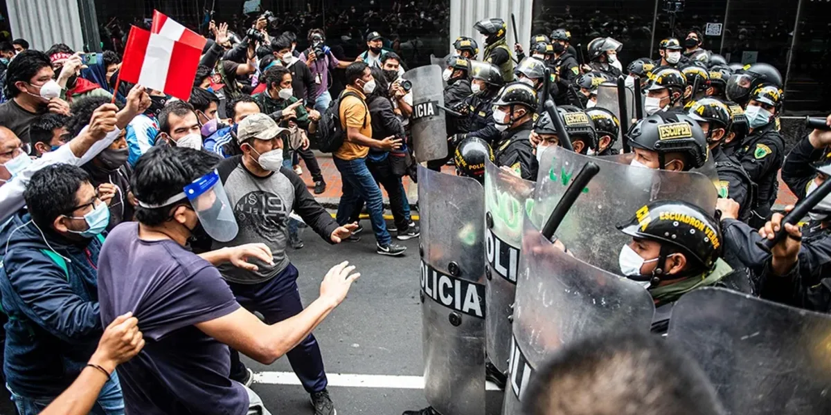 Perú: la policía reprimió las protestas frente al Congreso