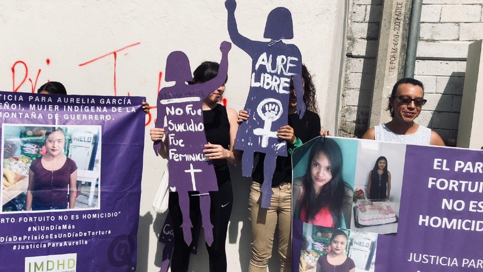 Retrasan sentencia de Aurelia, joven indígena encarcelada por aborto fortuito