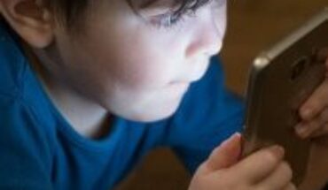 They doubled screen time and lowered sleep quality: study measures for the first time physical impact of the pandemic on Latin American children of 5 years