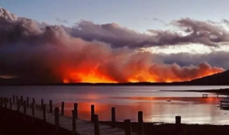 Tierra del Fuego: el incendio forestal permanece activo