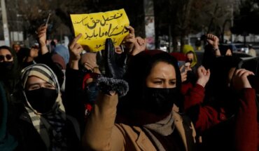 ONU pidió a los talibanes levantar la prohibición contra las mujeres