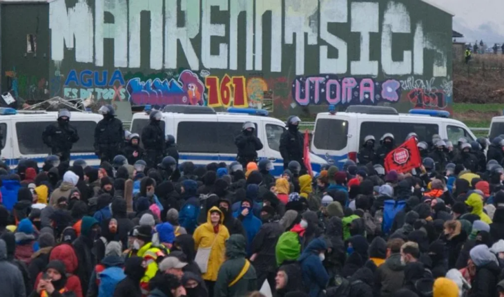 Protestas y represión en Alemania: manifestantes denuncian a la policía por “violencia”