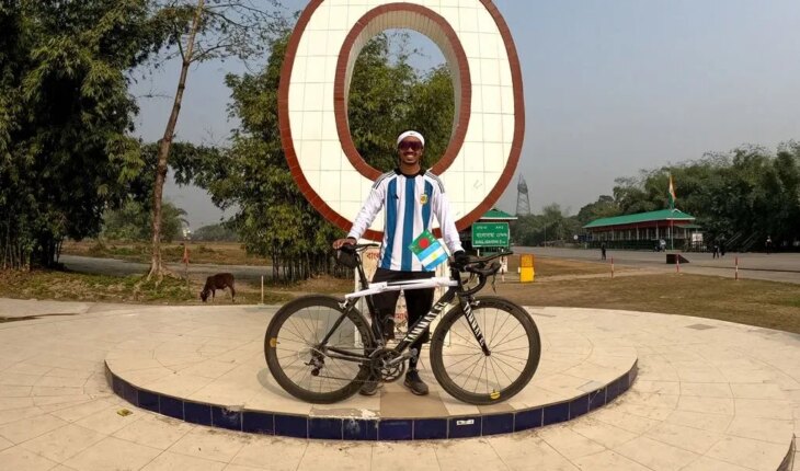 Un ciclista de Bangladesh recorrió más de 1000 kilómetros en honor a los partidos de Messi