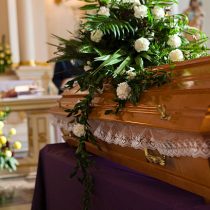 Unfair clauses, an average expenditure of more than 2 million pesos and other findings of the preliminary report of the study on the funeral market