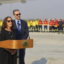 Canciller Urrejola reitera rechazo a críticas por ausencia durante incendios: «Es una falta de respeto por el trabajo que han hecho los funcionarios»