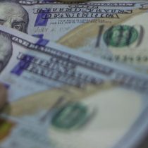 Continúa la caída libre del dólar: peso chileno se dispara ante debilidad global de divisa estadounidense