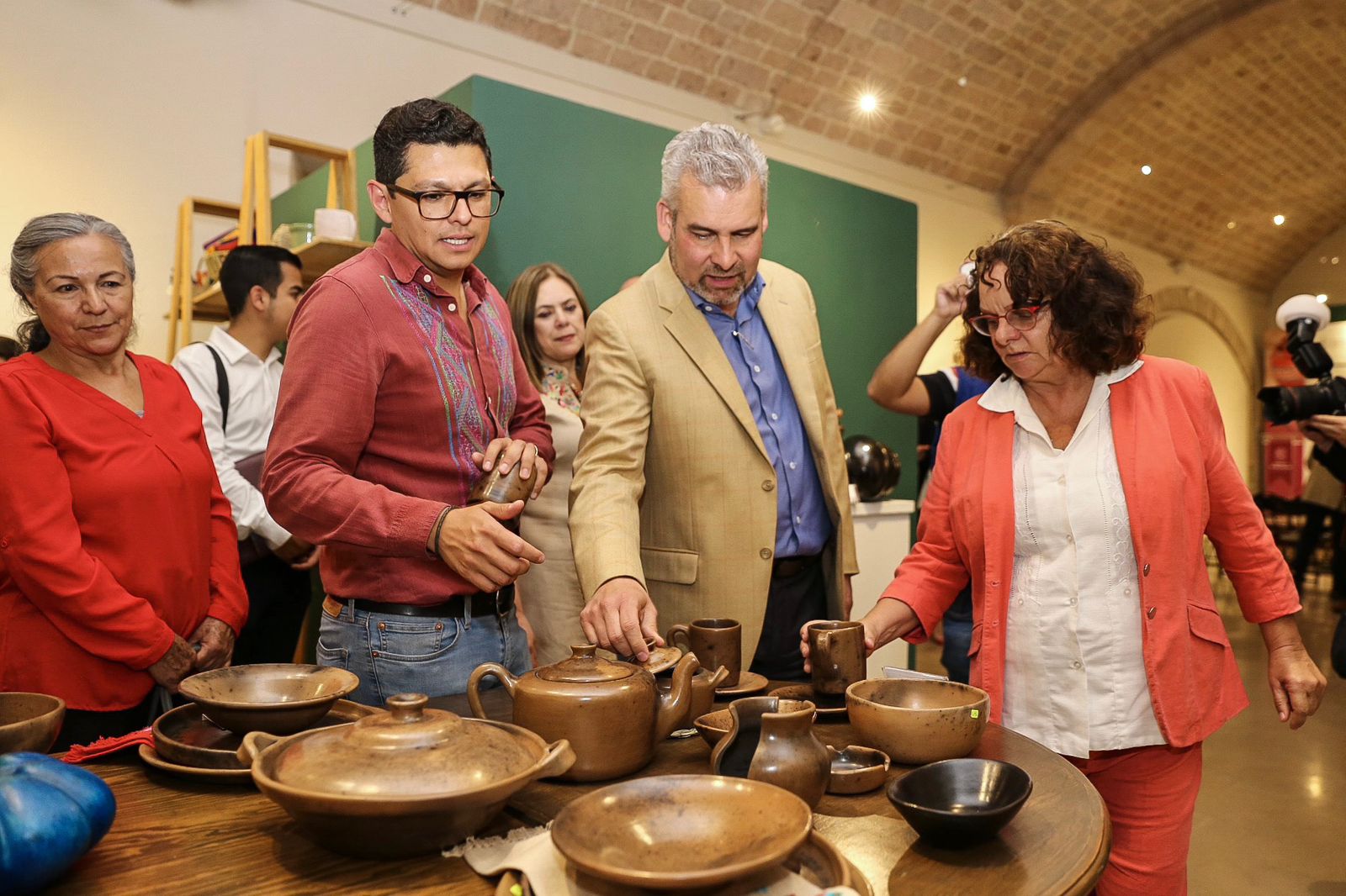 Impulsa Gobierno de Michoacán comercialización de artesanías en sector turístico