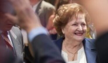 Realizan apertura del testamento de Lucía Hiriart, tras demanda del CDE contra herederos de Augusto Pinochet