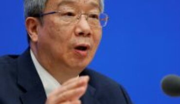 China opta por la continuidad y mantiene al jefe del banco central y al ministro de Finanzas
