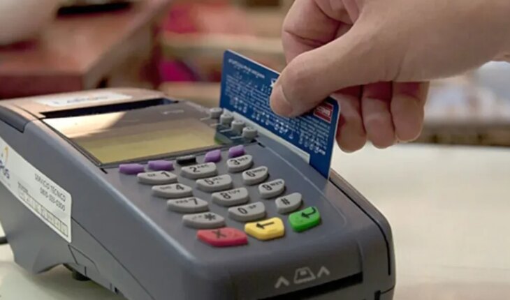 Credit card consumption fell sharply in February
