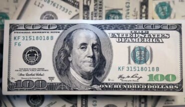 Dólar hoy: la cotización paralela cerró a $383 para la venta