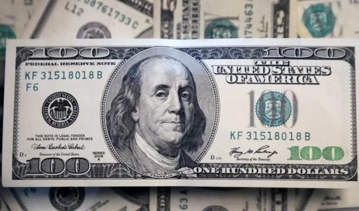 Dólar hoy: la cotización paralela cerró a $391 para la venta