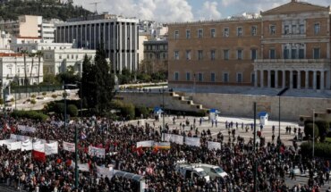 Grecia bajo las protestas: el primer ministro pidió disculpas