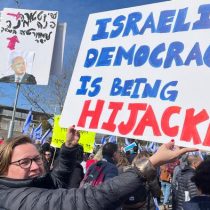 Miles de israelíes protestan contra reforma judicial de Netanyahu