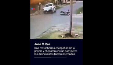 Video: IMPACTANTE CHOQUE I Dos motochorros escapaban de la policía y chocaron con un patrullero I #Shorts