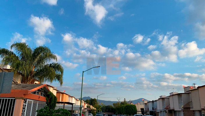 Cielo medio nublado la mayor parte del día en Michoacán