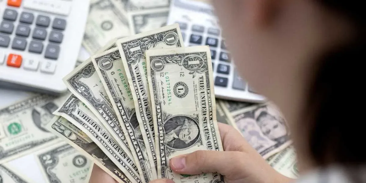 Dólar hoy: la cotización paralela llegó a $400 para la venta