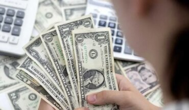 Dólar hoy: la cotización paralela subió $21