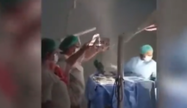 Médicos operan con la luz de sus celulares en ISSSTE de Acapulco