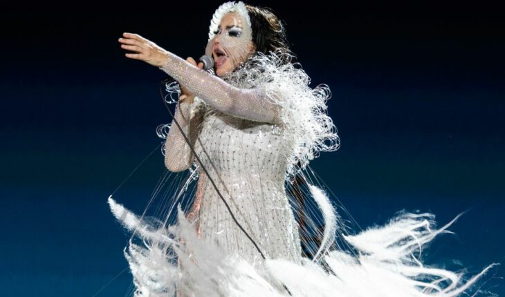 Mira la épica aparición de Björk en Coachella — Rock&Pop