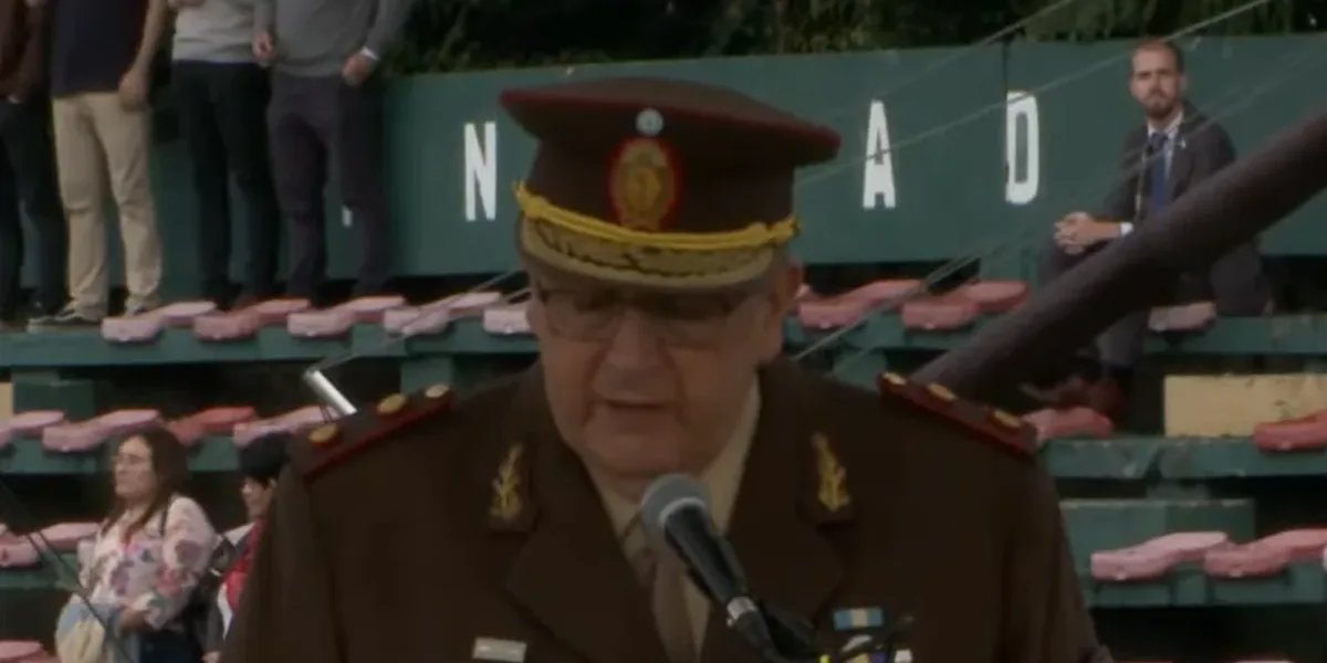 Remueven a un general retirado del ejército por reivindicar la dictadura