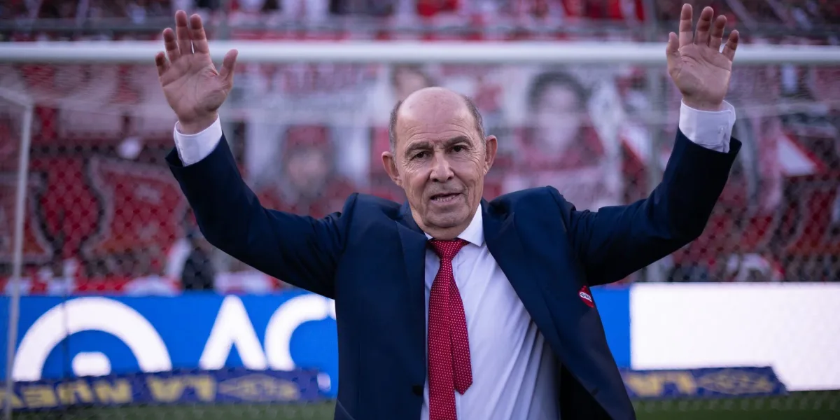 Ricardo Bochini: "I think the best thing Independiente can do is leave Monzón"