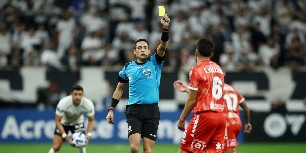 The unusual move that earned Montiel's warning in Argentinos vs. Corinthians