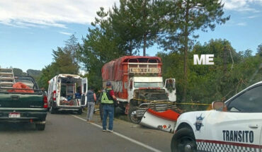 Torton embiste dos camionetas en la Uruapan –Los Reyes; hay un muerto y 6 heridos