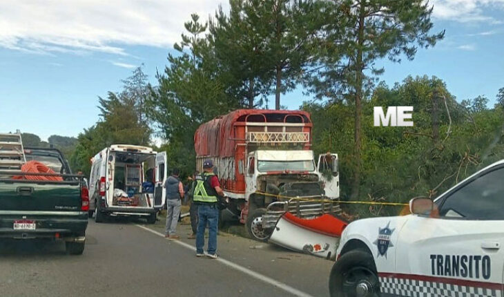 Torton embiste dos camionetas en la Uruapan –Los Reyes; hay un muerto y 6 heridos