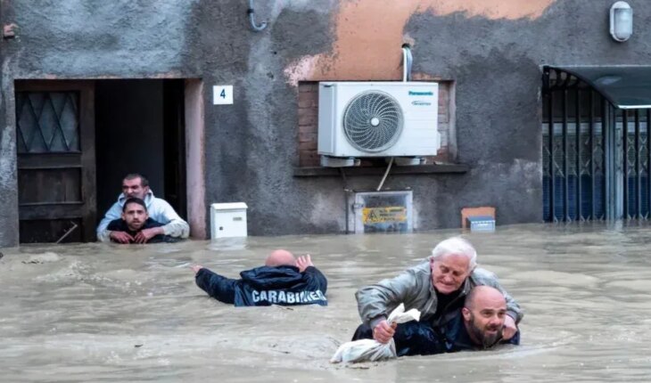 Al menos 8 muertos y miles de evacuados por las inundaciones en Italia