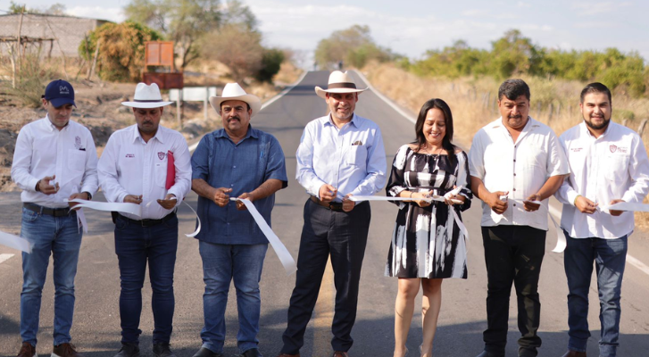 Bedolla inaugurates road rehabilitation in Parácuaro
