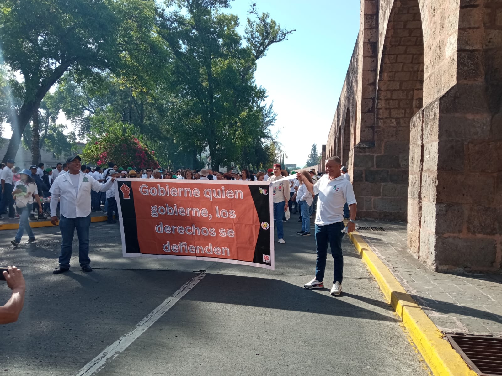 Con mitin frente al Colegio de San Nicolás culmina la marcha del Día del Trabajo en Morelia
