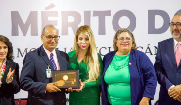Condecoran a la Normal de Arteaga con la Medalla “Michoacán al Mérito Docente 2023”