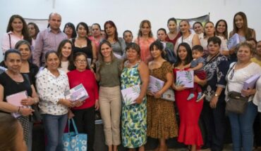 Daniela De Los Santos, reconoce a mujeres por su labor social