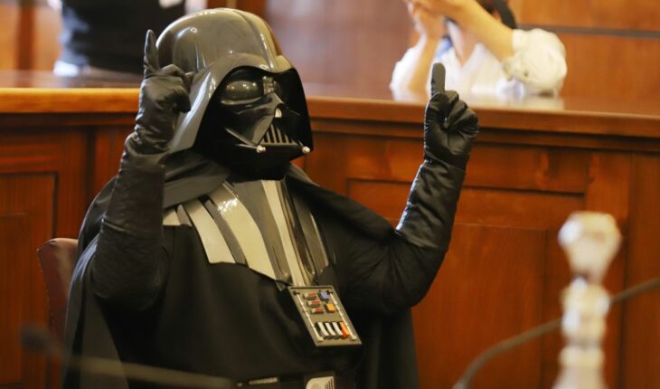 Las curiosas imágenes que dejó el juicio contra Darth Vader — Rock&Pop