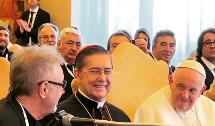León Gieco cantó “Solo le pido a Dios” en el Vaticano y el Papa se emocionó