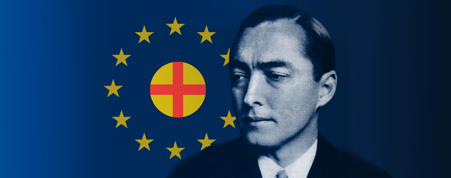 Richard Coudenhove-Kalergi sobre la bandera del Movimiento Paneuropeo.