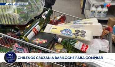 Video: ARGENTINA REGALADA I Miles de turistas chilenos cruzan a Bariloche para comprar barato
