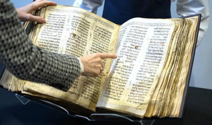 Video: ESTADOS UNIDOS I Se vendió, por una cifra récord de USD 38,1 millones, la Antigua Biblia hebrea