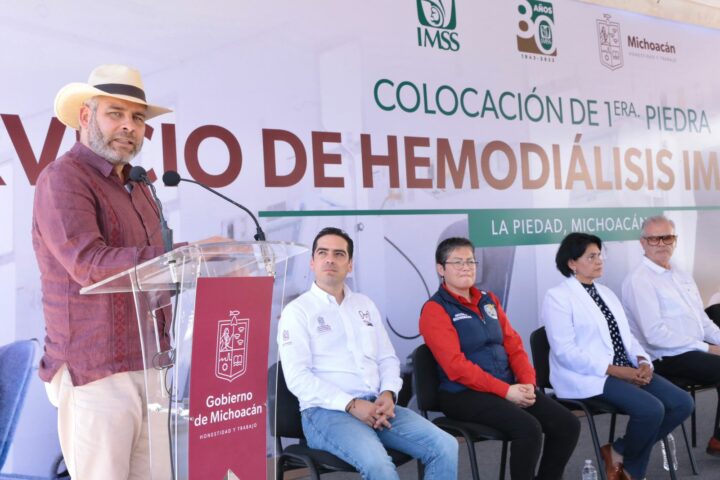 Bedolla lays first stone of Hemodialysis Unit at IMSS La Piedad